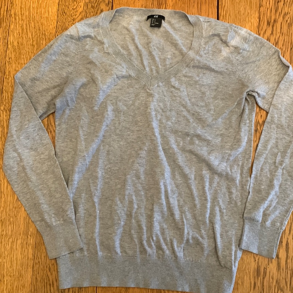 Gray H&M v-neck sweater, size small